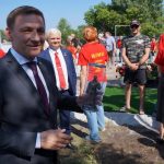 Роман Бурдин вместе с бердчанами открыл Обелиск памяти героев СВО