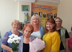 Бердчане поздравили с днем рождения мэтра бердской культуры Тамару Николаевну Лапину