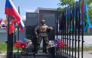 Обелиск памяти погибшим на СВО в Бердске стал еще краше и величественнее
