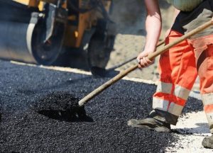 В Бердске начали восстанавливать асфальт в местах разрытий