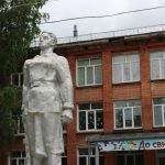 В одиннадцатой школе Бердска отремонтируют пищеблок и памятник Зое Космодемьянской