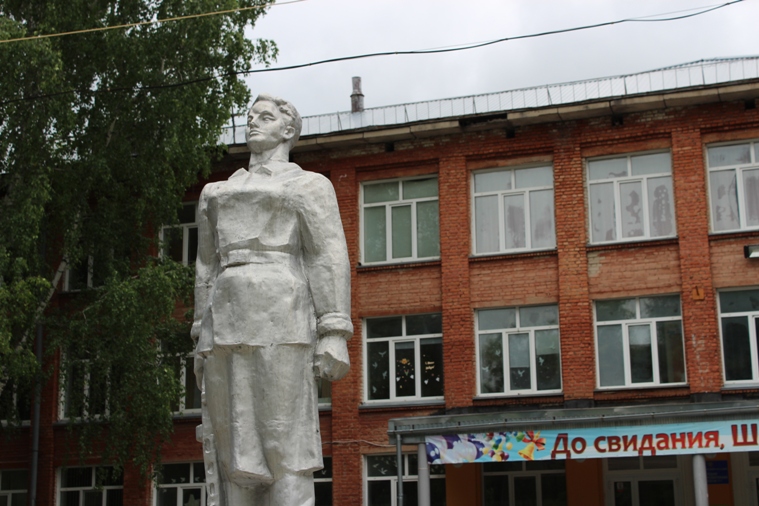 В одиннадцатой школе Бердска отремонтируют пищеблок и памятник Зое Космодемьянской