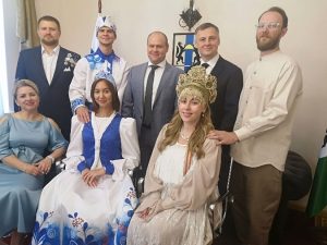 Молодоженов из Сибири поздравил заместитель Губернатора Евгений Прохоренко