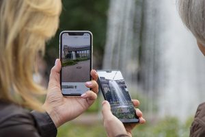 Как защитить смартфон от жары и воды летом