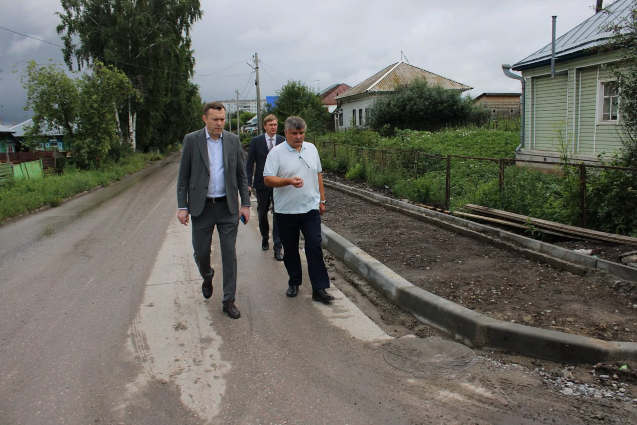 Пешеходный тротуар строят вдоль улицы Нахимова в Бердске
