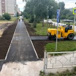 В Бердске завершилось строительство тротуара на улице Комсомольской