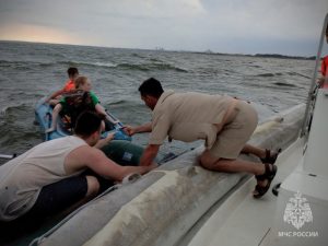 Бердские спасатели помогли отдыхающим покинуть остров Тайвань