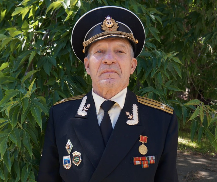 Ветеран ВМФ поздравил моряков Бердска с профессиональным праздником