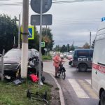 Женщину с двумя малышами сбила иномарка прямо на тротуаре в Бердске
