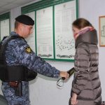 Нерадивую мать из Искитима за неуплату алиментов отправили в колонию