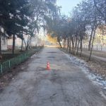 Сбила машина 87-летнюю пенсионерку на тротуаре в Бердске