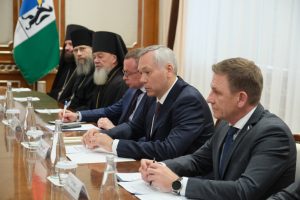 Сохранение традиционных российских ценностей, развитие благотворительности, поддержку земляков, участвующих в СВО обсудили в правительстве НСО