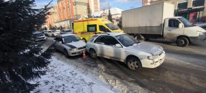 Медики не смогли откачать водителя в Бердске – мужчине стало плохо за рулем