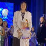 Юная вокалистка из Бердска спела под аккомпанемент известного композитора