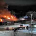 Горит здание на улице Рогачева в Бердске