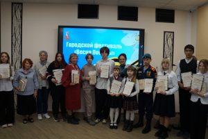 В библиотеке Бердска оживили картины юных художников о Великой Отечественной войне