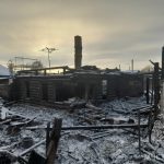 В Бердске сгорел частный дом с гаражом и сараем