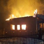 Частный дом и гараж сгорели в Бердске