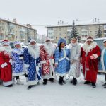 Волонтеры «Армии добра» в Бердске работают Дедами Морозами и Снегурочками