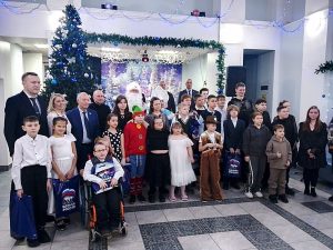 Акцию «Елка желаний» от отделения партии “Единая Россия” провели в Бердске