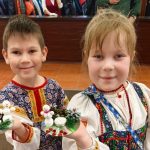 На мастер-классах в Бердске дети изготовили веселого снеговика и Рождественского ангела