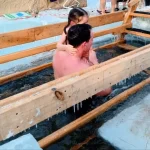 О том, как безопасно искупаться в проруби, рассказали спасатели