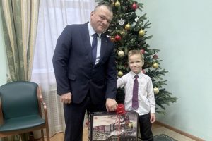 Подарки от Анатолия Серышева получили ещё пятеро участников акции «Ёлка желаний»