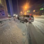 Врезался в ограждение и погиб водитель в Бердске