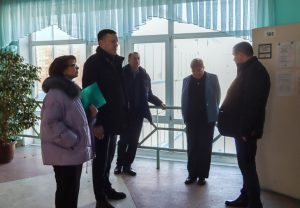 Глава Бердска проконтролировал ситуацию с крышей тринадцатой школы