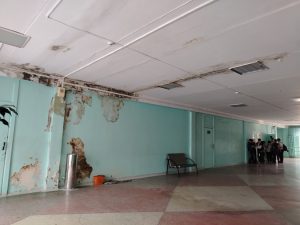 Протекающую кровлю тринадцатой школы в Бердске будут ремонтировать в теплое время года