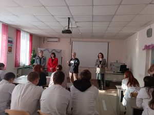 Будущим медикам Бердска рассказали про социальный контракт по поиску работы