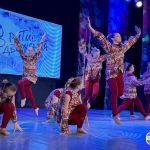 60 танцоров вышли на сцену в Бердске на конкурсе «В ритме движения»