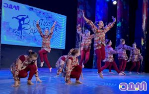 60 танцоров вышли на сцену в Бердске на конкурсе «В ритме движения»