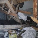 В Бердске рухнула крыша дома под тяжестью мокрого снега: хозяин получил травму