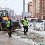 Борьба с гололедом в Бердске: 12 километров пешеходных дорожек планируют посыпать песком коммунальщики