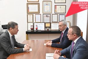Андрей Травников и Александр Жуков обсудили реализацию проектов федерального уровня в Новосибирской области