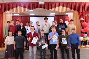 Тренажер для мозга: в Бердске прошел турнир по скоростной сборке кубика Рубика