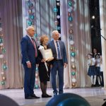 65 пятерок: ноутбуки вручили лицеистам-отличникам в Бердске