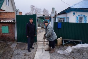 Вести с подтопляемых улиц в Бердске: на Толбухина стоит вода в подполах домов