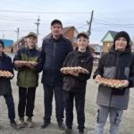 Депутат в Бердске подарил горожанам один из символов празднования Пасхи