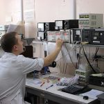 Губернатор Травников оценил технологичные возможности производителя приборов ночного видения