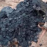 Остатки асфальтобетона извлекли из колодцев системы водоотведения в Бердске