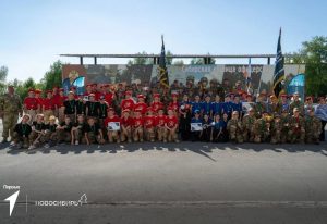 Среди младших конкурсантов «Зарницы 2.0» на регионе победу одержала «Гвардия» из Бердска