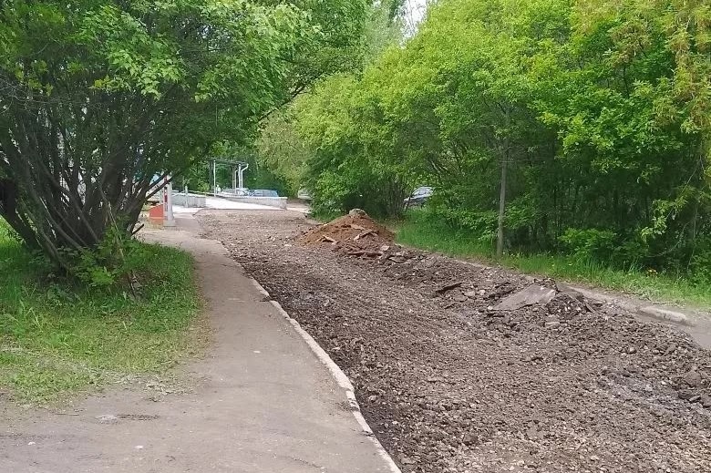 Начаты работы по обновлению асфальта рядом медкорпусом на Боровой в Бердске
