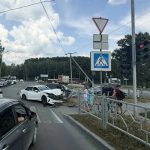 Две иномарки не смогли разъехаться на улице Ленина в Бердске
