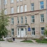 Начат ремонт в корпусе поликлиники на улице Островского в Бердске