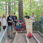 Очистили могилы и вспомнили имена земляков волонтеры и бойцы трудовых отрядов в Бердске