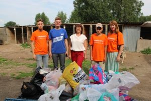 Четвероногим обитателям приюта «Надежда» в Бердске привезли гостинцы