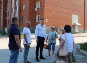 Выездной прием жителей провел Глава Бердска на улице Ключевой