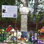 Памятник установили бердскому поэту Анатолию Сорокину в селе Пристань-Почта